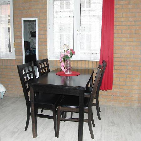 Une Petite Halte Apartamento Calais Exterior foto