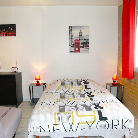 Une Petite Halte Apartamento Calais Exterior foto