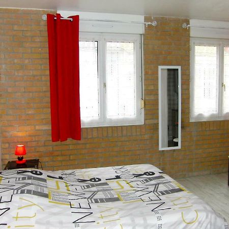 Une Petite Halte Apartamento Calais Exterior foto
