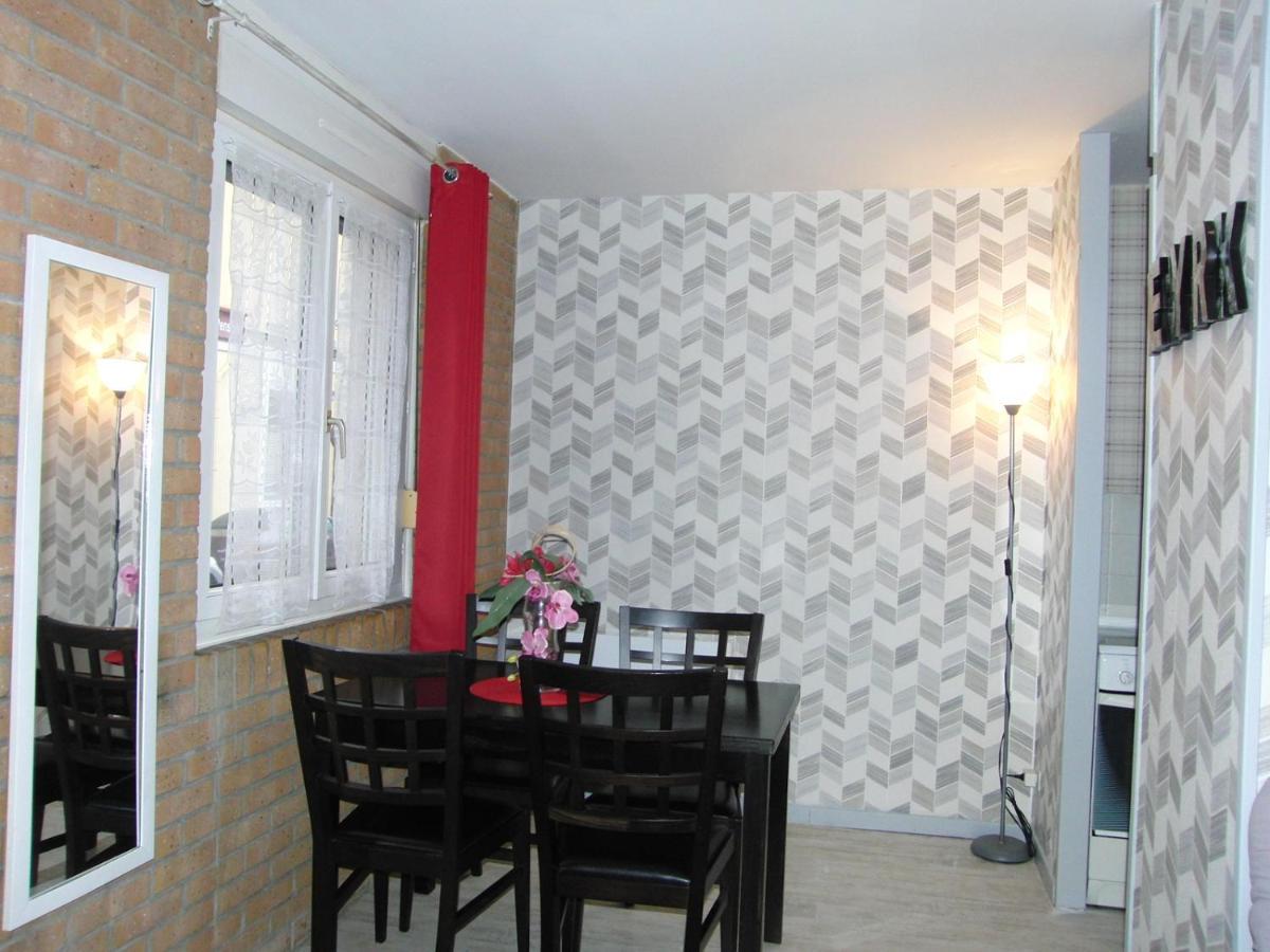 Une Petite Halte Apartamento Calais Exterior foto