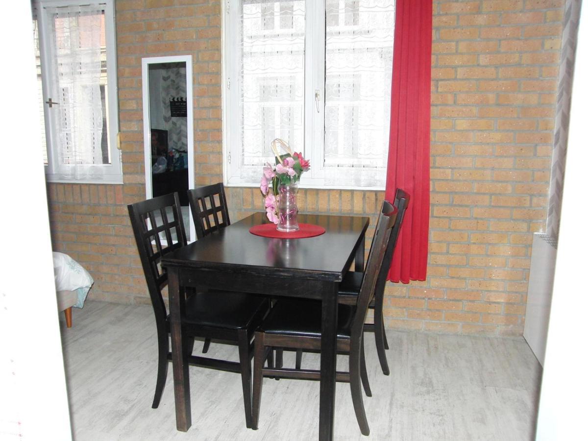 Une Petite Halte Apartamento Calais Exterior foto
