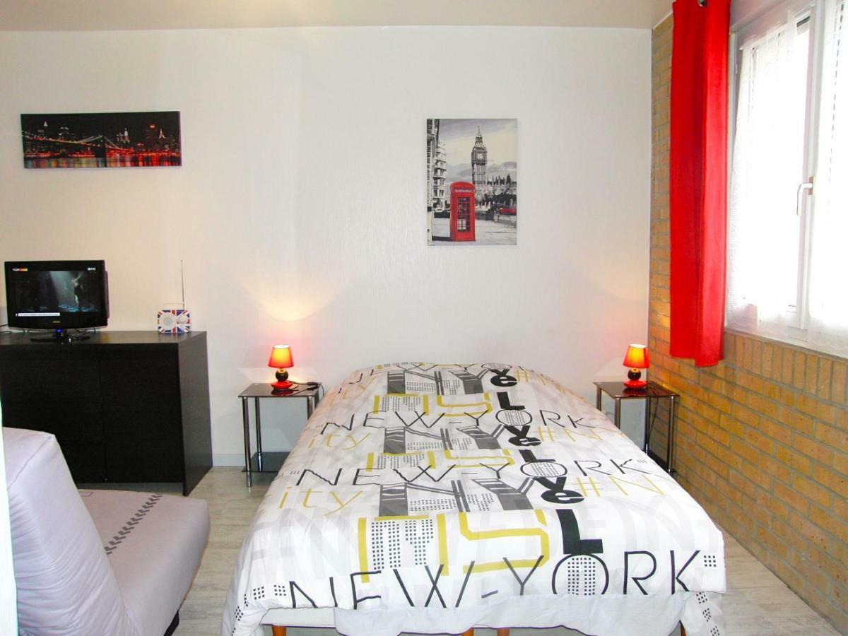 Une Petite Halte Apartamento Calais Exterior foto